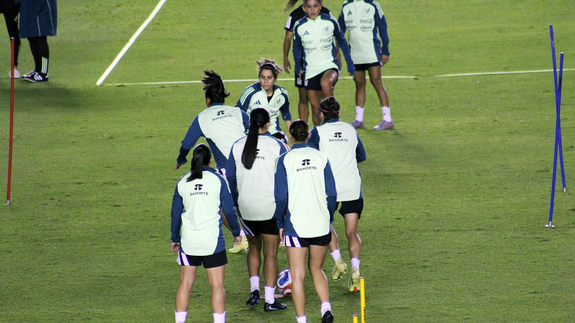 Kenti Robles, defensa del Tri emenil: “No tenemos presión, estos partidos nos sirven para seguir creciendo”